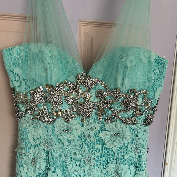 Grad dress 2015 - Picture 2 of 5